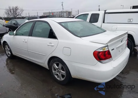 2005 Toyota Camry Se z USA, uszkodzony, nr VIN 4T1BE30K85U575424